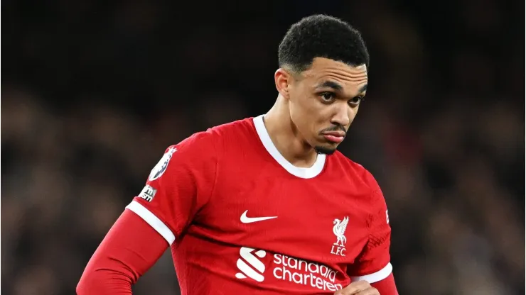 Liverpool toma decisão sobre futuro de TAA na Premier League.
