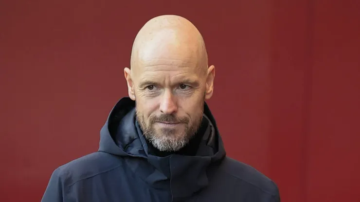 Erik Ten Hag, técnico do Manchester United, pode ganhar reforço para a lateral-esquerda. (Photo by Conor Molloy/News Images)
