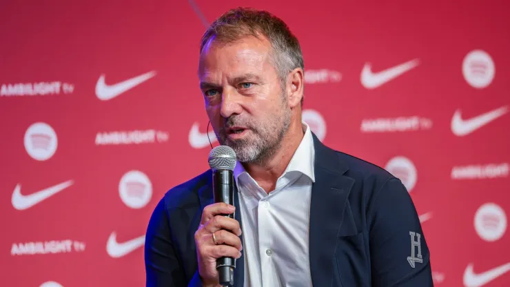 Hansi Flick em sua primeira entrevista coletiva como técnico do Barcelona. (Photo by Eric Alonso/Getty Images)
