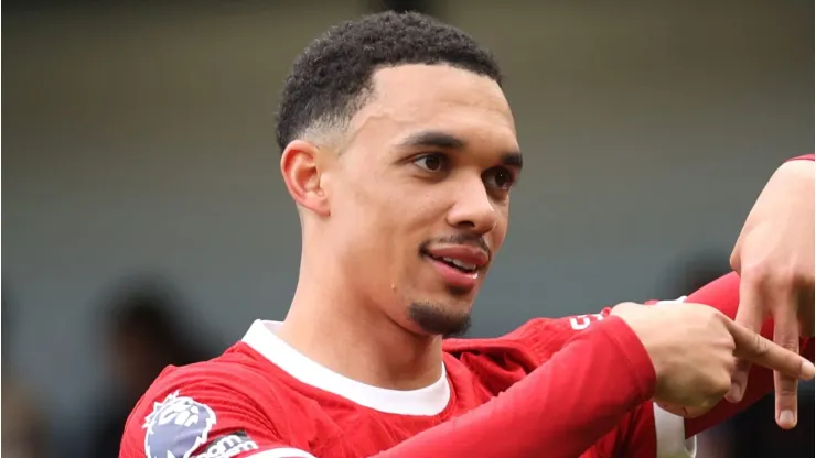 Real Madrid pode sofrer chapéu histórico e 'perder' Alexander-Arnold para outro gigante europeu (Photo by Julian Finney/Getty Images)
