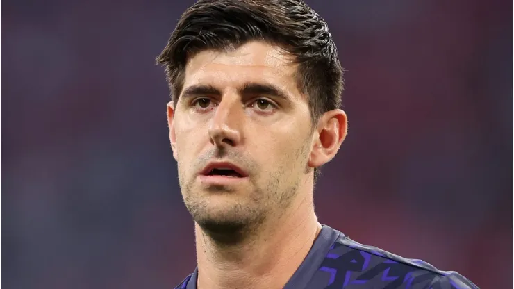 Courtois recebe proposta 'irrecusável' para trocar o Real Madrid por outra grande potência (Photo by Alex Pantling/Getty Images)
