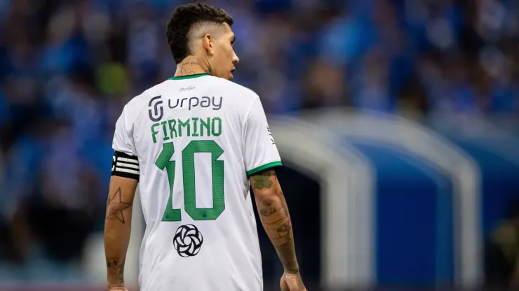 Roberto Firmino não tem interesse em retornar ao Brasil neste momento
