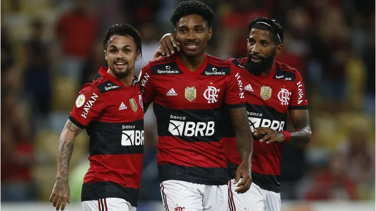 Multicampeão pelo Flamengo prepara retorno ao futebol brasileiro e quer voltar ao Mengão. (Photo by Wagner Meier/Getty Images)
