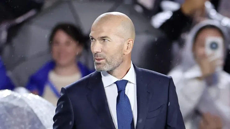 Três vezes campeão da Champions League, Zidane gostaria de assumir gigante europeu. 
