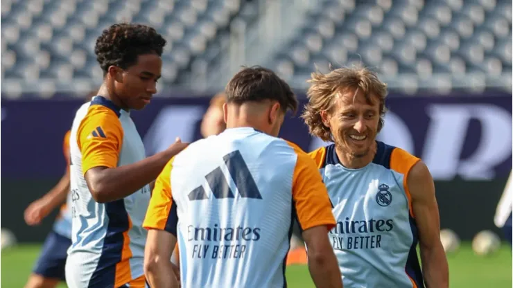 Endrick e Modric lado a lado no Real Madrid. Foto: Shaina Benhiyoun/SPP PUBLICATION
