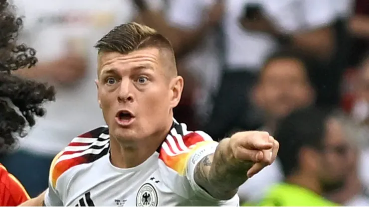 Kroos se aposenta do futebol
