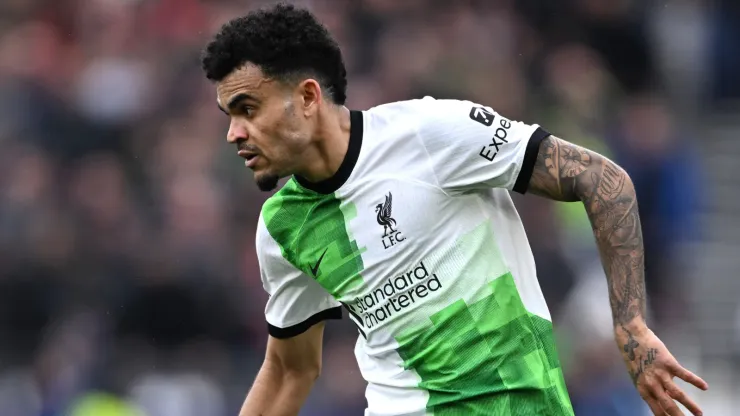 Luis Díaz, do Liverpool, virou opção para o Barcelona (Foto: Justin Setterfield/Getty Images)
