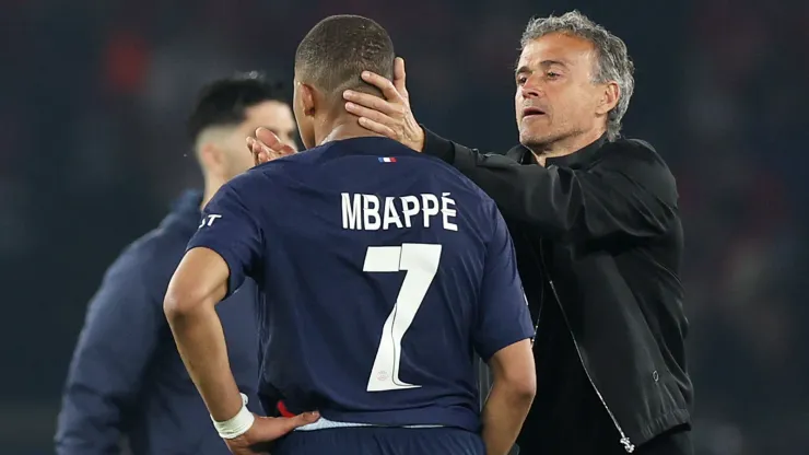 Luis Enrique respondeu, mais uma vez, sobre saída de Mbappé do PSG (Foto: Richard Heathcote/Getty Images)
