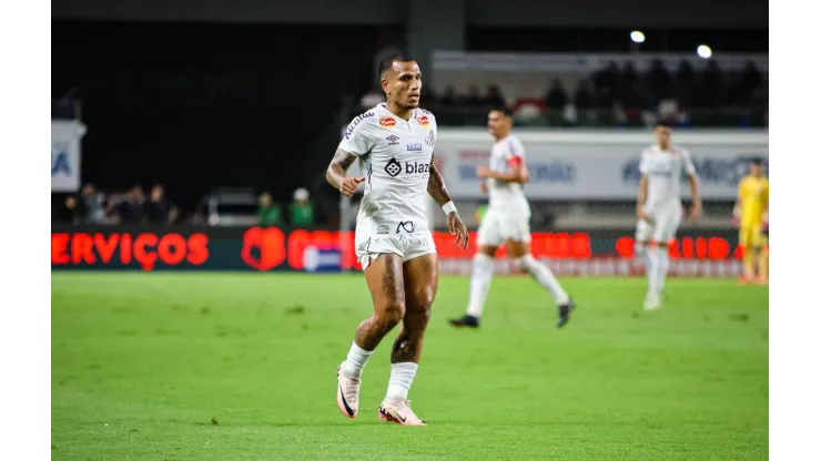 Otero durante o confronto entre Paysandu e Santos pela Série B, no dia 10 de agosto de 2024. (Sipa US / Alamy Stock Photo)
