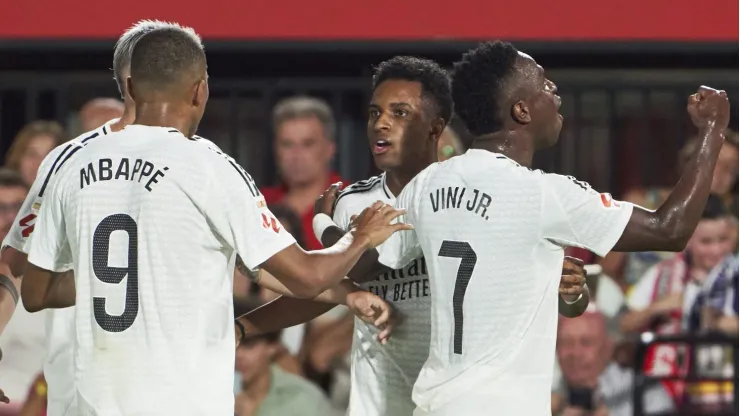 Mbappé com Rodrygo e Vini Jr em gol do Real Madrid. Foto: Rafa Babot/Getty Images
