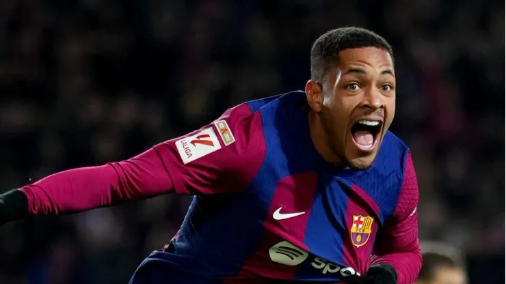 Vitor Roque tem saída encaminhada do Barcelona. Foto: Alex Caparros/Getty Images
