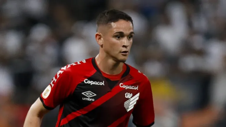 Khellven é aprovado para voltar ao futebol BR. Foto: Ricardo Moreira/Getty Images
