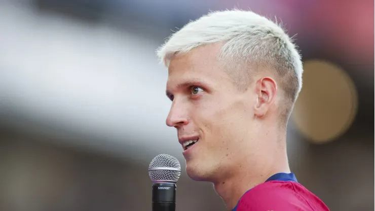 Dani Olmo na apresentação feita pelo Barcelona. Foto: Eric Alonso/Getty Images
