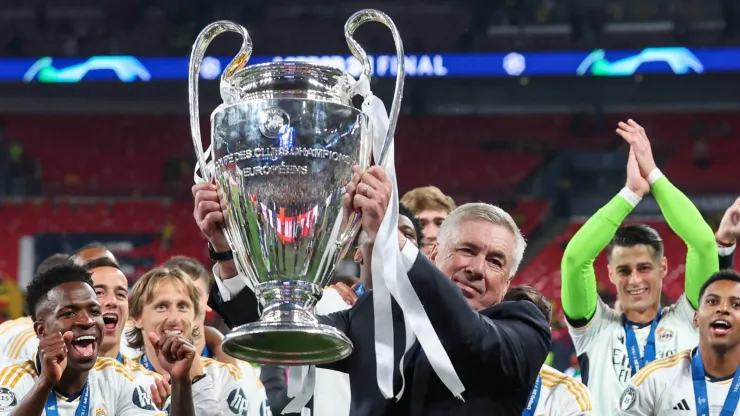 Carlo Ancelotti conquistou a Champions com o Real Madrid e pode perder titular. 
