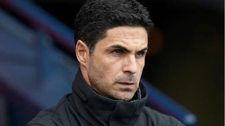 Arteta encaminha acerto de atacante do Arsenal para rival no futebol europeu.
