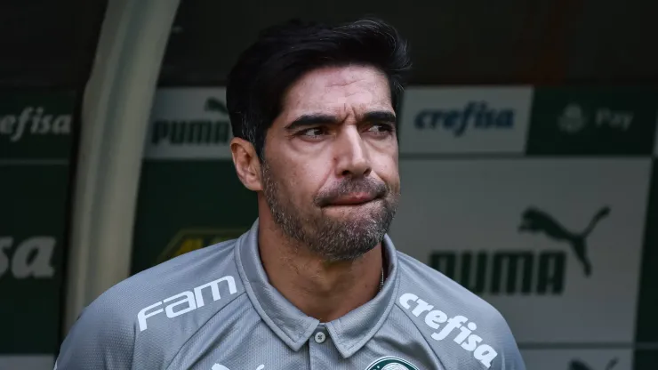 Abel Ferreira está sendo questionado no Palmeiras. 
