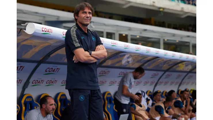 Conte, do Napoli, em estreia da equipe na Serie A, contra o Verona. (Foto: Emmanuele Ciancaglini/Getty Images)
