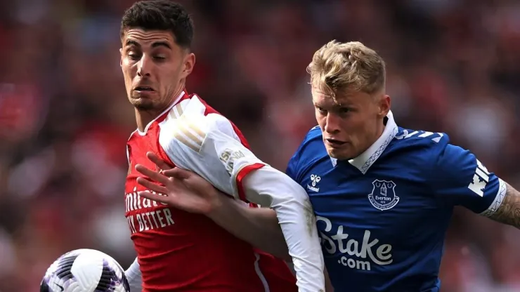  Kai Havertz do Arsenal e Jarrad Branthwaite do Everton (Photo by Julian Finney/Getty Images)
