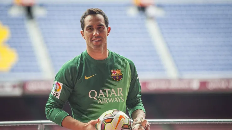 Claudio Bravo, ex-goleiro do Barcelona. (Foto: ALBERT SALAME/IMAGO/Newscom World)
