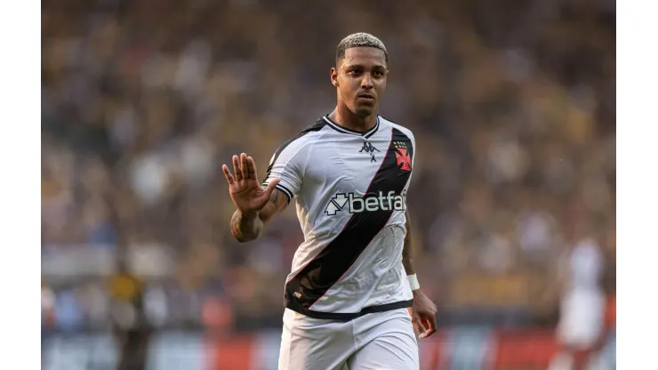 David comemora o seu gol durante o confronto entre Criciúma e Vasco pelo Brasileirão, no dia 18 de agosto de 2024. (Associated Press / Alamy Stock Photo)
