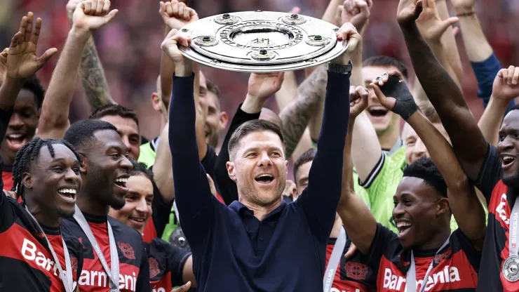 Xabi Alonso conquistou a Bundesliga de forma inédita para o Bayer Leverkusen.
