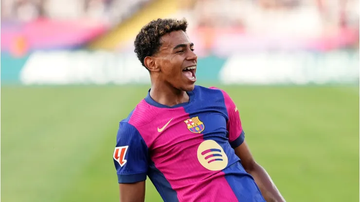 Lamine Yamal, do FC Barcelona, comemora o gol de abertura de sua equipe durante a partida da La Liga entre FC Barcelona e Athletic Club no Camp Nou. (Foto: Alex Caparros/Getty Images)
