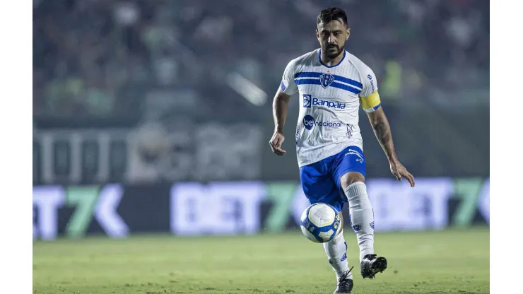 Robinho em ação durante o confronto entre Goiás e Paysandu na Série B, no dia 01 de setembro de 2024. (Associated Press / Alamy Stock Photo)
