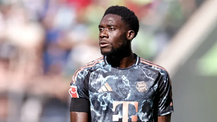 Atualmente, Alphonso Davies é jogador do Bayern de Munique. (Foto: Laci Perenyi/Imago)
