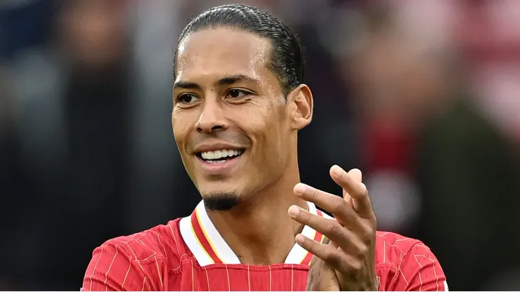 Van Dijk decide não renovar com o Liverpool e considera acerto com novo clube. (Photo by Michael Regan/Getty Images)
