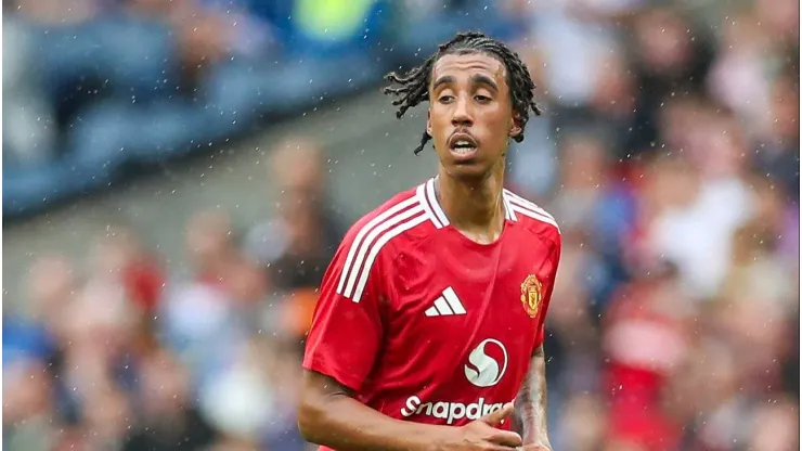 Leny Yoro, zagueiro do Manchester United. (Foto: IMAGO / Every Second Media)
