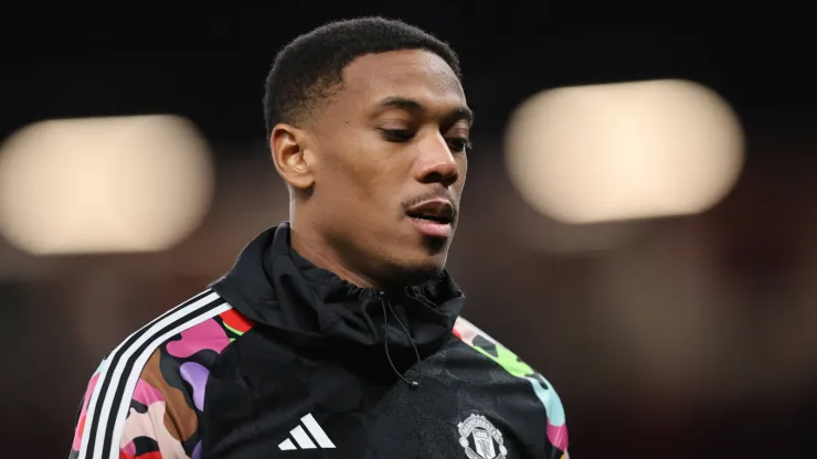 Anthony Martial com a camisa do Manchester United
