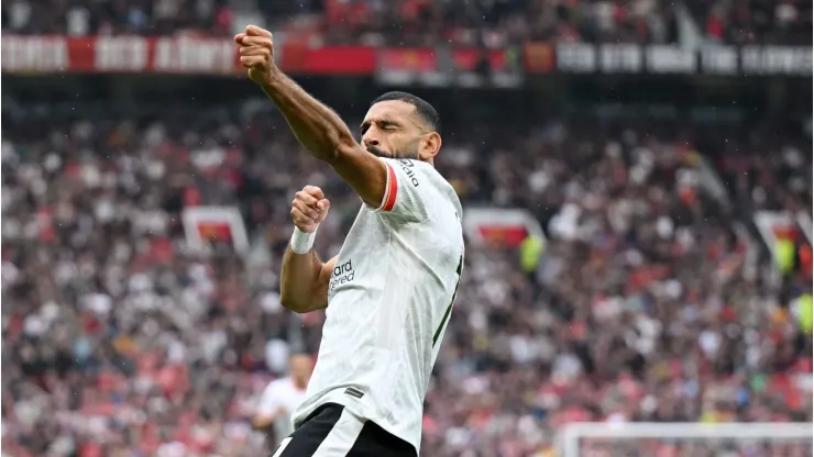 Mohamed Salah, do Liverpool, comemora o terceiro gol de sua equipe durante a partida da Premier League entre Manchester United e Liverpool no Old Trafford. (Foto: Michael Regan/Getty Images)
