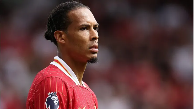 Liverpool quer que Van Dijk fique por mais três anos (Photo by Julian Finney/Getty Images)
