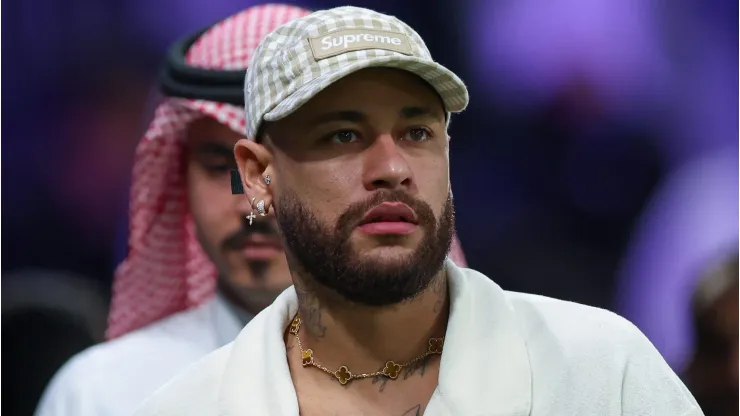 Neymar deve retornar somente em dois meses. (Photo by Yasser Bakhsh/Getty Images)
