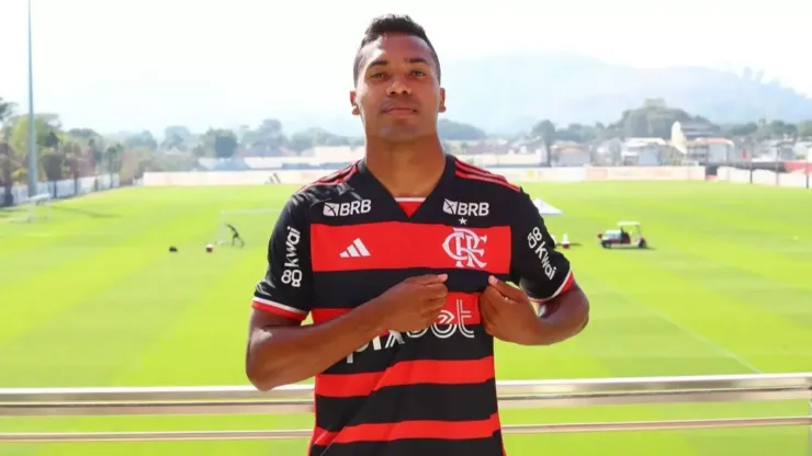 Alex Sandro é novidade no elenco rubro-negro (Foto: Divulgação/Flamengo)
