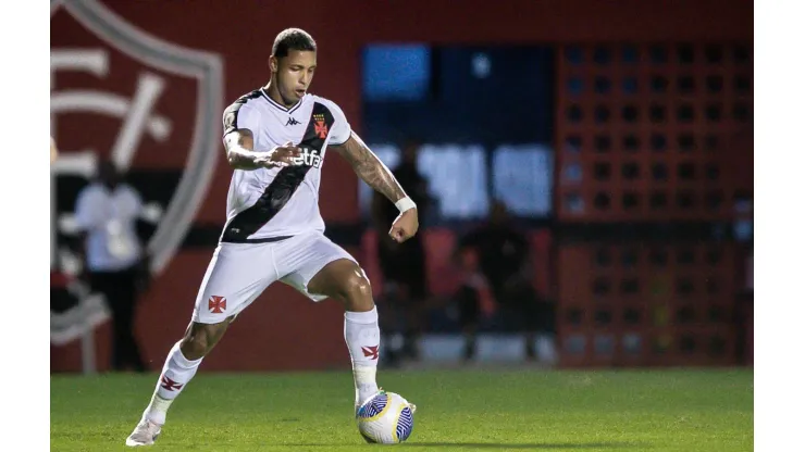 David em ação durante o confronto entre Vitória e Vasco pelo Brasileirão, no dia 01 de setembro de 2024. (Sipa US / Alamy Stock Photo)
