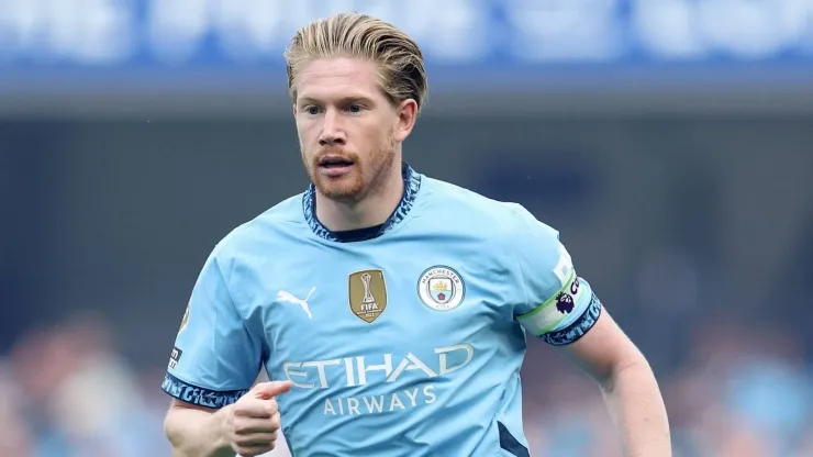 Kevin De Bruyne com a camisa do Manchester City.
