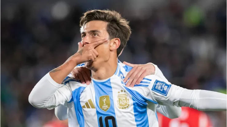 Paulo Dybala com a camisa do Argentina.
