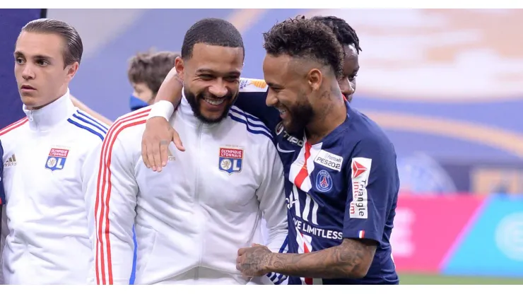 Neymar e Memphis Depay se enfrentaram na França. 
