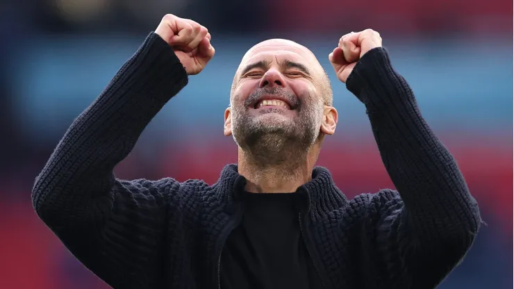 Pep Guardiola, técnico do Manchester City, pode ter reforço em janeiro (Photo by Alex Pantling/Getty Images)
