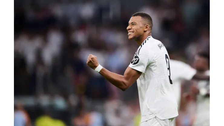 Mbappé comemora um de seus gols na vitória do Real Madrid sobre o Bétis, no dia 01 de setembro de 2024. (Magara Press SL / Alamy Stock Photo) 
