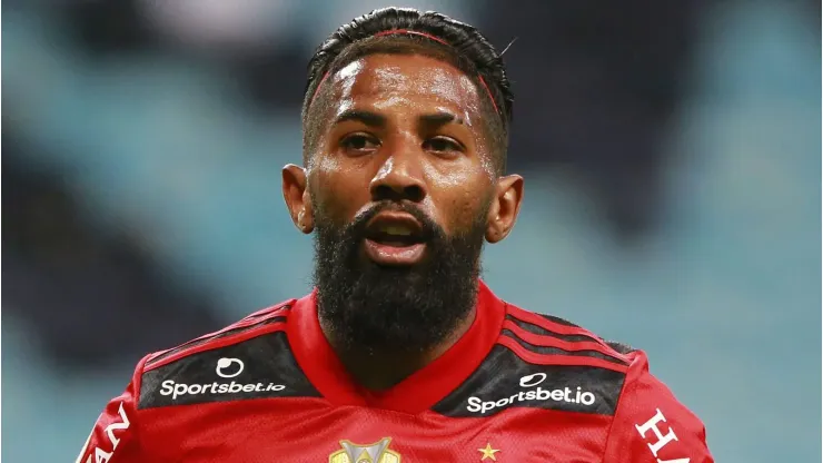 Campeão brasileiro pode fechar a contratação do lateral Rodinei, ex-Flamengo (Photo by Silvio Avila/Getty Images)
