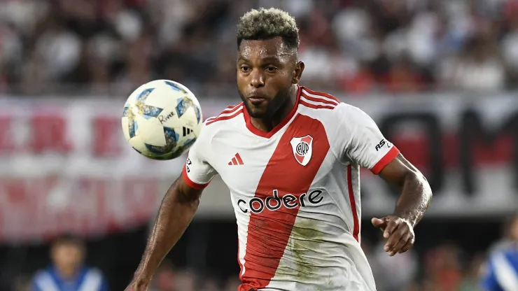 Miguel Borja com a camisa do River Plate.
