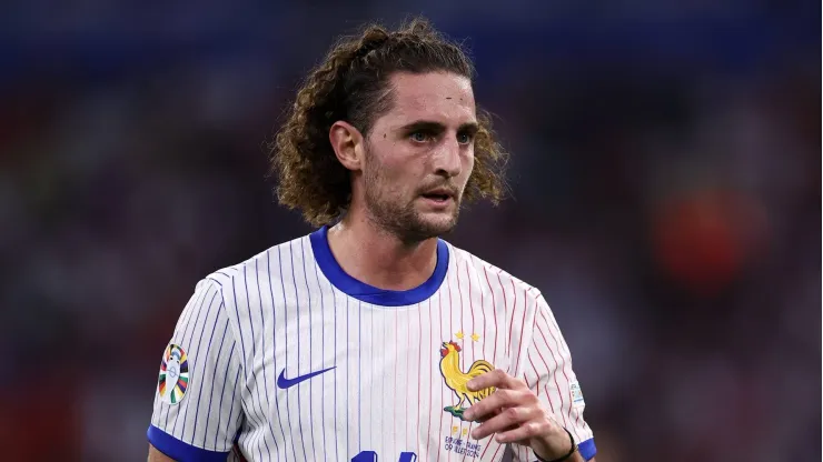 Gigante do futebol europeu toma decisão sobre Rabiot, ex-Juventus.
