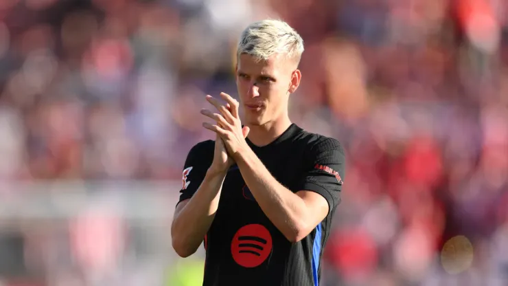 Dani Olmo virou problema no Barcelona (Foto: David Ramos/Getty Images)
