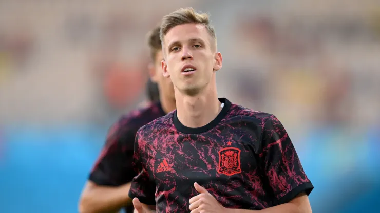 Dani Olmo virou problema por conta de lesão (Foto: David Ramos/Getty Images)
