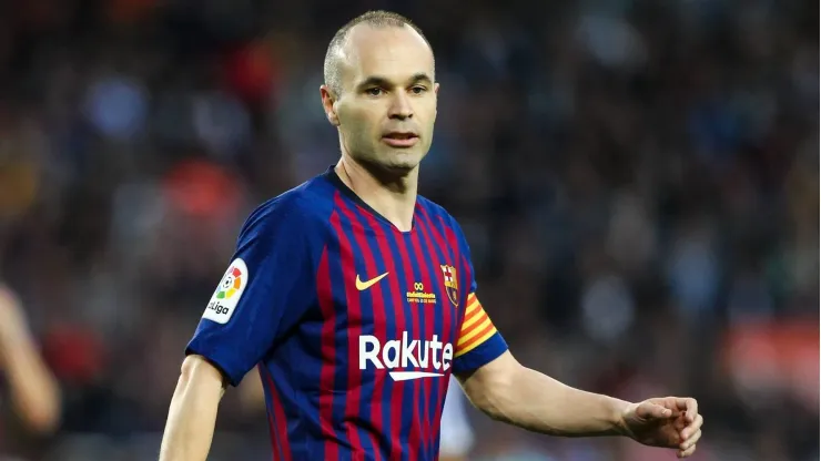 Andrés Iniesta com a camisa do Barcelona. 
