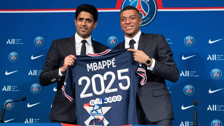 Mbappé e Nasser al-Khelaifi no PSG.
