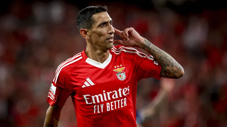 Di Maria com a camisa do Benfica. 
