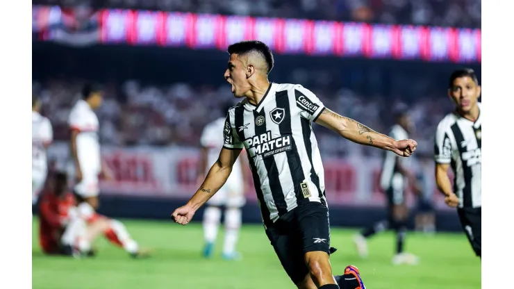 Thiago Almada comemora seu gol no duelo entre São Paulo e Botafogo, no dia 26 de setembro de 2024, pela Libertadores. (ZUMA Press, Inc. / Alamy Stock Photo)
